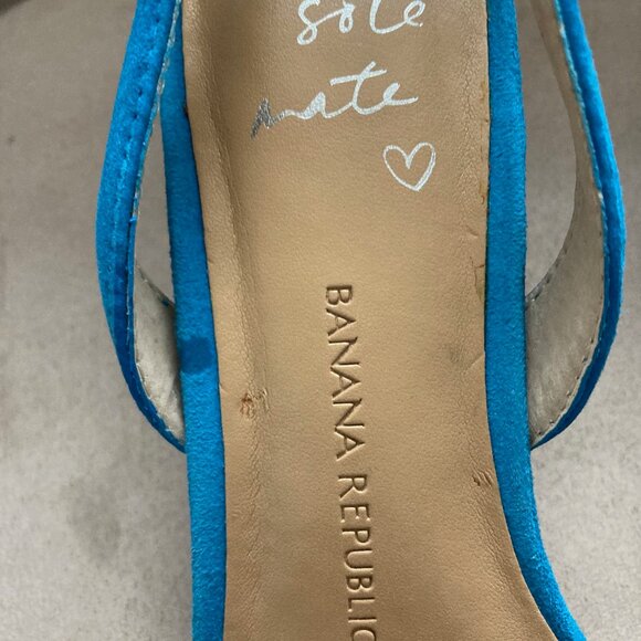 Pointy toe strap pumps - Picture 8 of 10